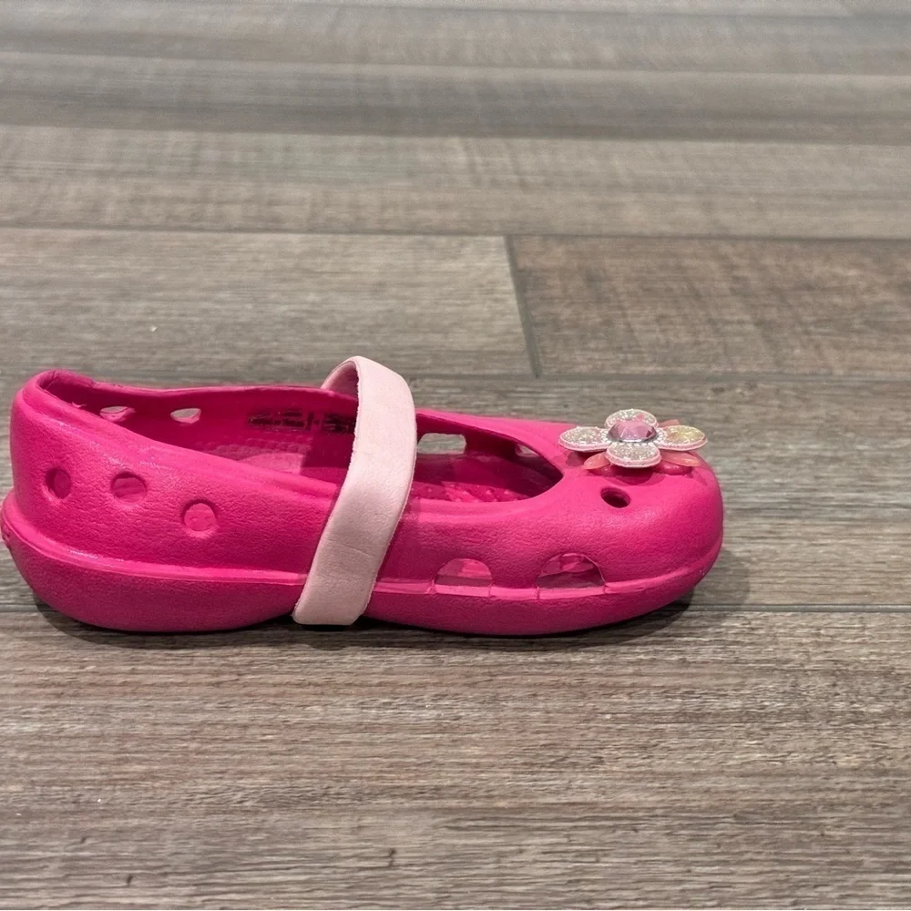Crocs Toddler Girls Size 6 Mary Jane Shoes Pink Flowers Flats Slip on